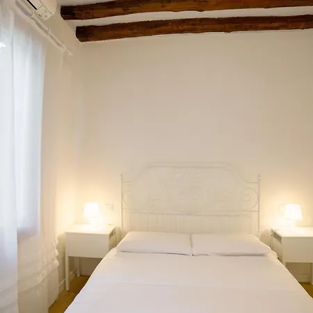 Ca Lion By Venicevillas, Vicino Biennale Apartment *