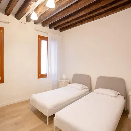 Ca Lion By Venicevillas, Vicino Biennale Apartment