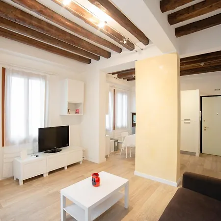 Ca Lion By Venicevillas, Vicino Biennale Apartment *